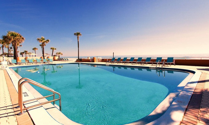 East Daytona Hotel | Holiday Inn & Suites Daytona Beach on the Ocean by IHG