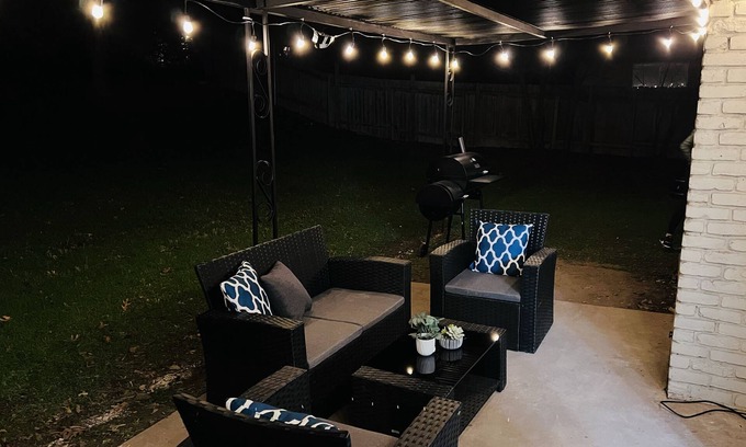 Berkley Square - Headway House | Home In Austin - Sleeps 24 - 10 Minutes To Downtown