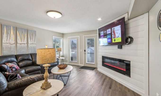 Lake Delton Apartment | Home Sweet Getaway - Perfect for Girl's Trips & Families