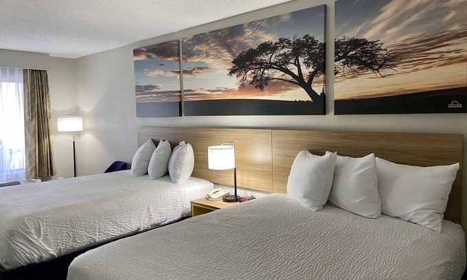 Newnan Hotel | HomeLodge