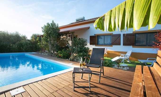 Camparca Villa | Homerez - Elegant Villa in Carcavelos with Private Pool