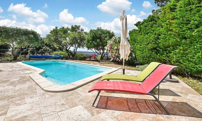 Eyragues Villa | Homerez - Enchanting Villa with Private Pool in Eyragues