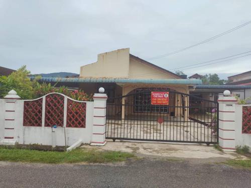 Kampung Padang Luas House | Homestay Che Mas