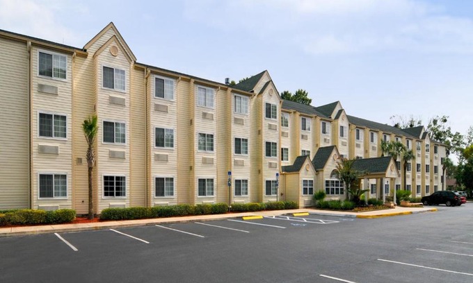 Southpoint Hotel | Hometown Inn & Suites Jacksonville Butler Blvd./Southpoint
