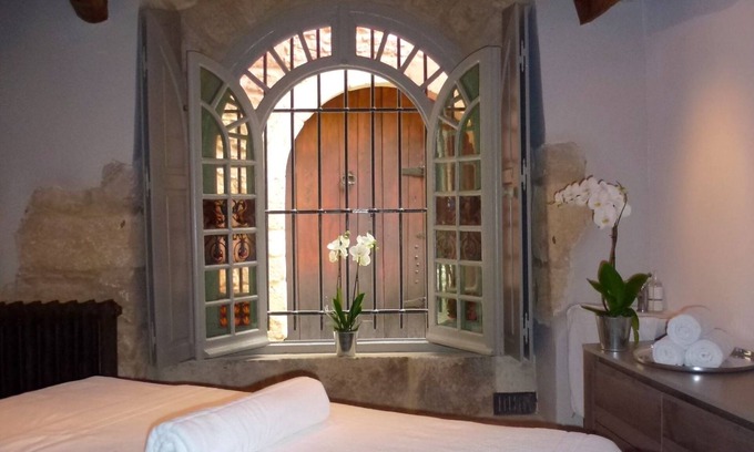 Collias Hotel | Hostellerie Le Castellas