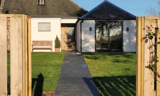 Stewarton Apartment | Hot Tub Cottage in Ayrshire