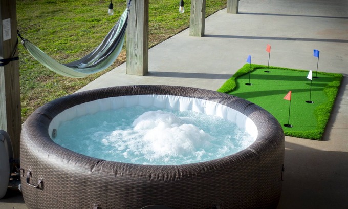 Crystal Beach Cottage | Hot Tub! | Pets | Game Room | August Specials!