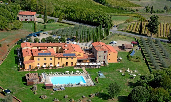 San Gimignano Hotel | Hotel Casolare Le Terre Rosse