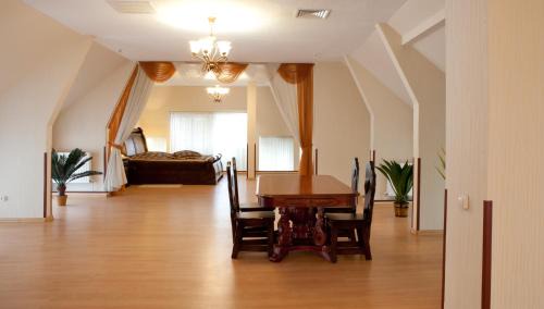 Svyatoshyns'kyi District Hotel | Hotel Complex Verhovina