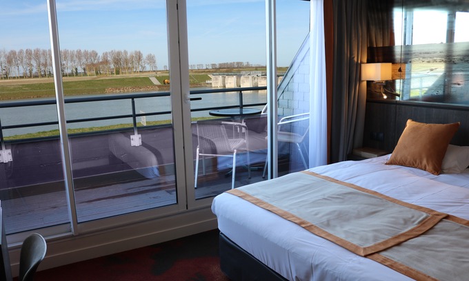 Le Mont-Saint-Michel Hotel | Hotel de La Digue