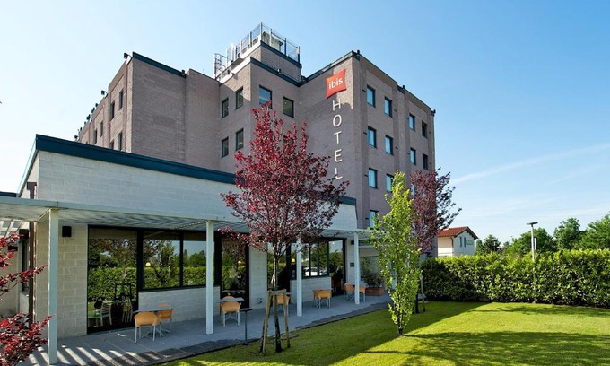 Campi Bisenzio Hotel | Hotel Ibis Firenze Prato Est