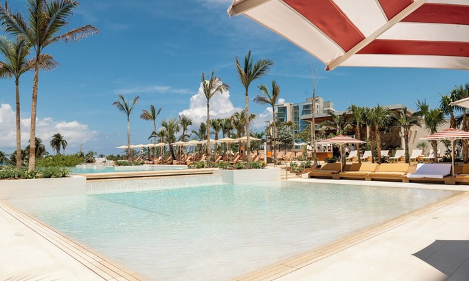 Seven Mile Beach Hotel | Hotel Indigo Grand Cayman by IHG
