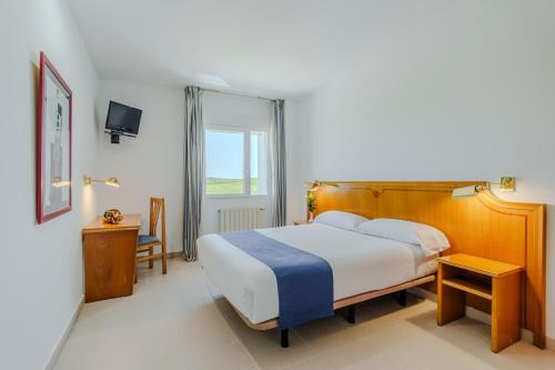 Villagonzalo Pedernales Hotel | Hotel Rey Arturo Burgos