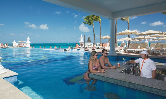 Punta Cancun Resort | Hotel Riu Palace Las Americas - Adults Only- All Inclusive
