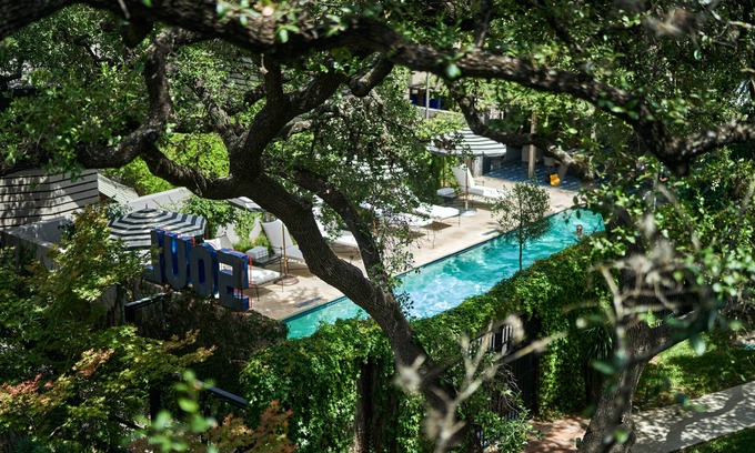 Travis Heights Hotel | Hotel Saint Cecilia