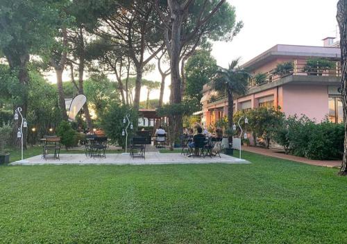 Cinquale Hotel | Hotel Storyville Business & Holiday