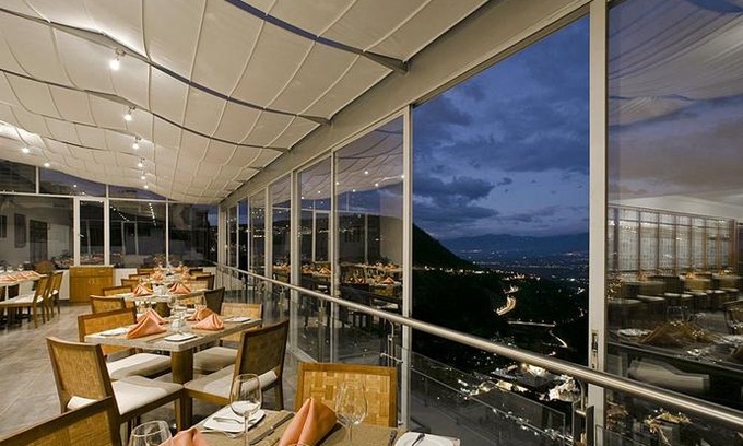 Guapulo Hotel | Hotel Stubel Suites & Cafe