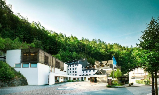 Hoehr-Grenzhausen Hotel | Hotel Zugbrücke Grenzau GmbH