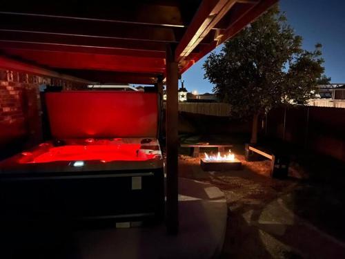 Odessa Villa | HotTub-King Bed -Fire pit-BBQ-Pristine Kitchen
