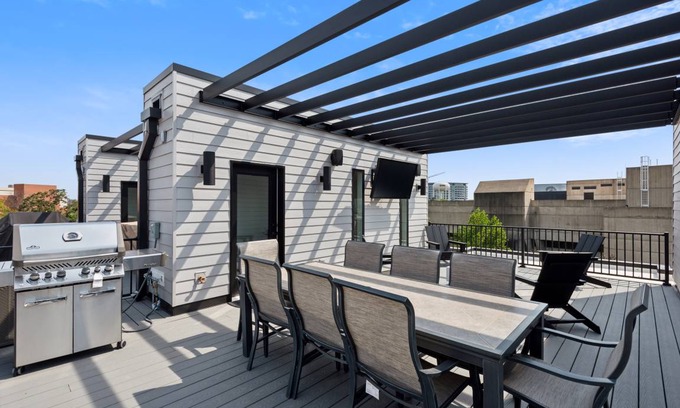 Iowa City House | House ∙ 2 bedrooms ∙ 8 guests