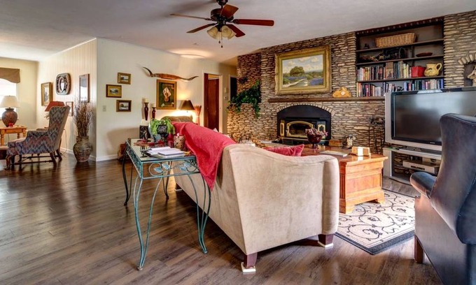 Georgetown House | House ∙ 2 bedrooms ∙ 8 guests