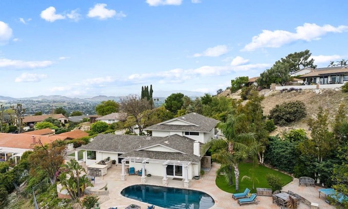 Thousand Oaks House | House ∙ 4 bedrooms ∙ 8 guests