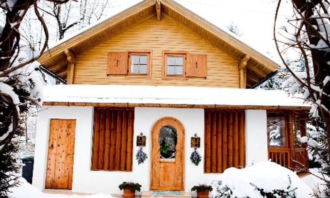 Grosskirchheim House | House Arve - Holiday home Arve cozy Swiss stone pine cottage