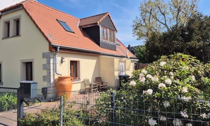 Markkleeberg House | House by the lake