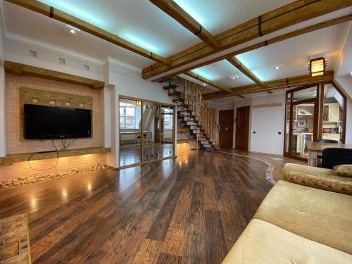 Chisinau Apartment | House of Westeros - Highgarden