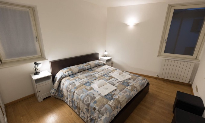 Lovere Old Town Apartment | House Piazza Del Porto