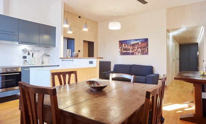 Citta Antica Apartment | House University of Verona-Whole flat with 3 bdr 2 bath in the center of Verona.