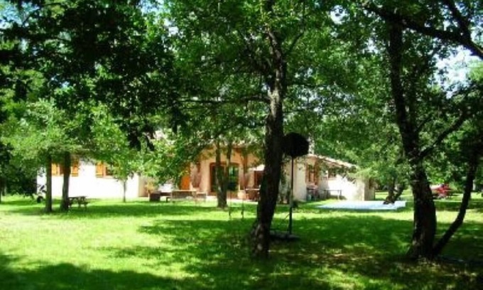 Seilh House | House with garden .