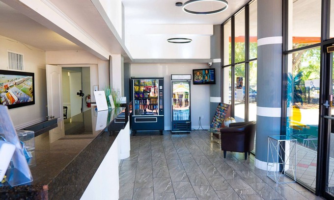 Clearwater Hotel | Howard Johnson by Wyndham Clearwater/Dunedin