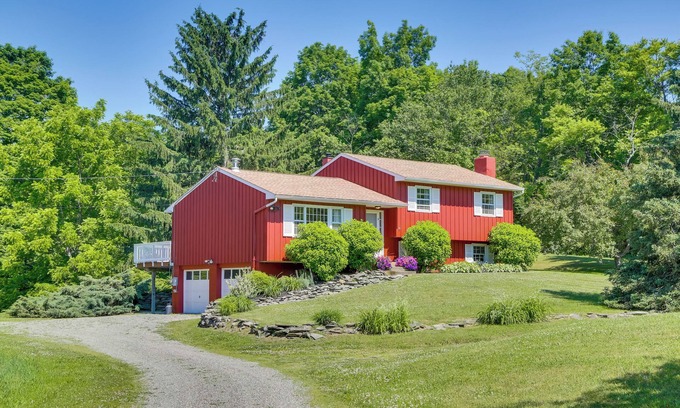 Salt Point House | Hudson Valley Horse Farm Retreat in Salt Point