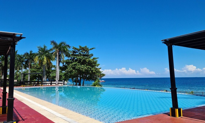 Lapu-Lapu Condo | Huge - 99sqm - New Luxury 2 BR Condo - amazing sea-views all rooms - Max 8-9pax