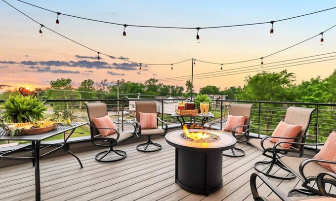 McFerrin Park Condo | Huge Hendrix Penthouse - Beds for everyone