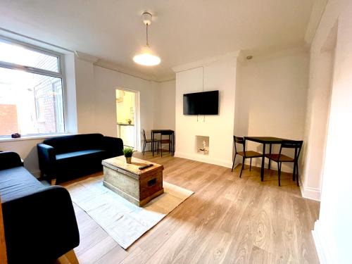 Heaton Apartment | Huge serviced Apartment with FREE PARKING