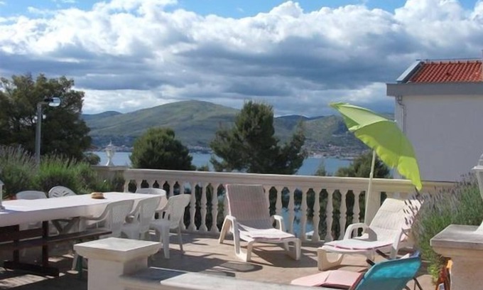 Okrug Gornji Apartment | Huge terrace with sea view of the bay