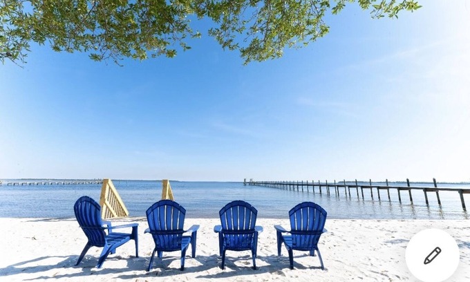 Panama City House | Huge waterfronthome on historic St. Andrews Bay