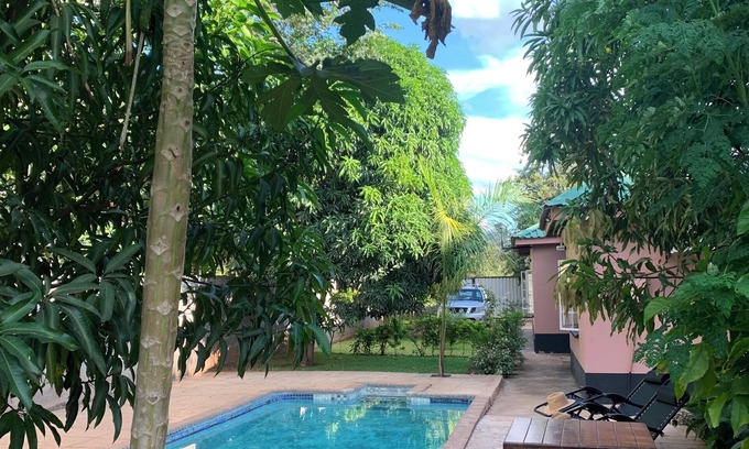 Victoria Falls Villa | Hungwe House Victoria Falls