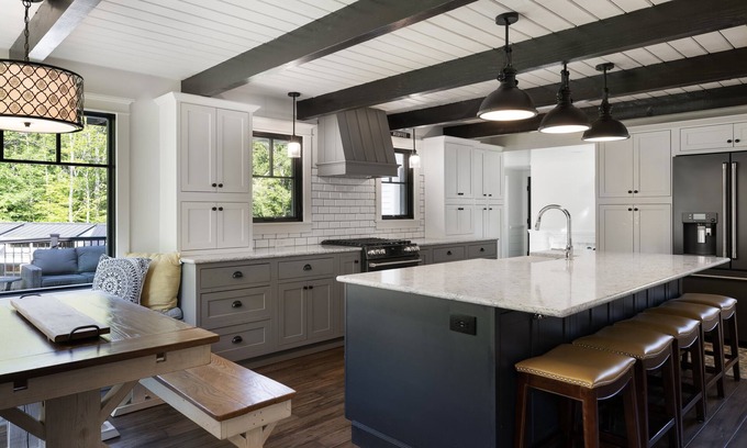 Gilford House | Idyllic Mountain and Lake Getaway