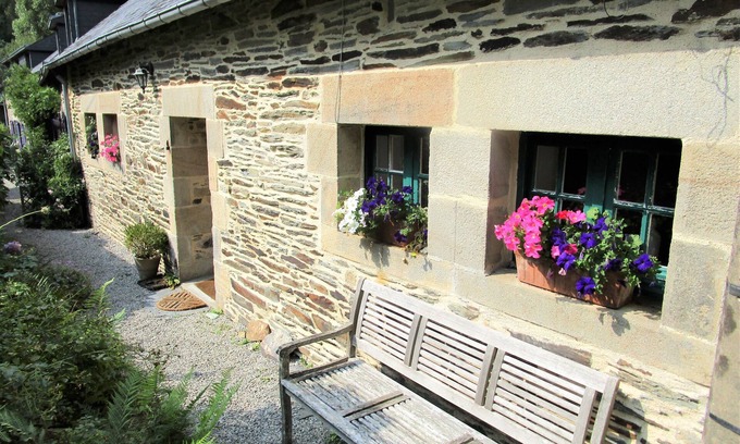 Laz Cottage | Idyllic riverside 2 bedroomed gite in midst of quiet Breton countryside