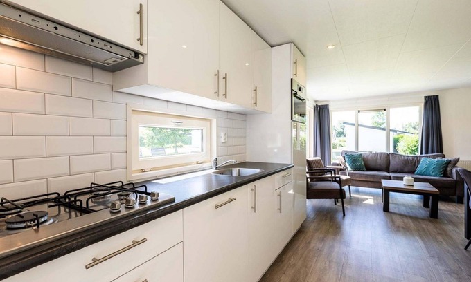 Lageweg Ski Chalet | ✓ IJssellodge at Parc de IJsselhoeve ✓ Holiday home for 5 persons ✓ Located in Nieuwerkerk aan den IJssel (Zuid-Holland) ✓ Holiday park next to the IJssel ✓ Book directly through the park