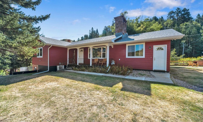 Deadwood House | In Deadwood, across from gaming, trolley, and Mickelson Trail.
