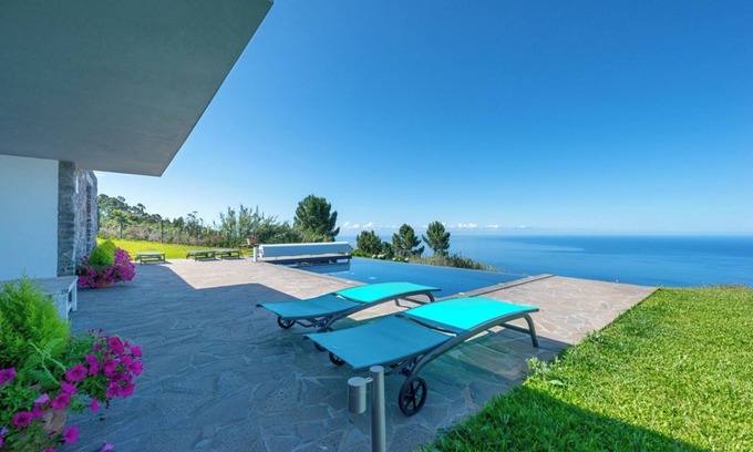 Prazeres Cottage | In peaceful Prazeres | Qta. Inácia Hibiscus Studio