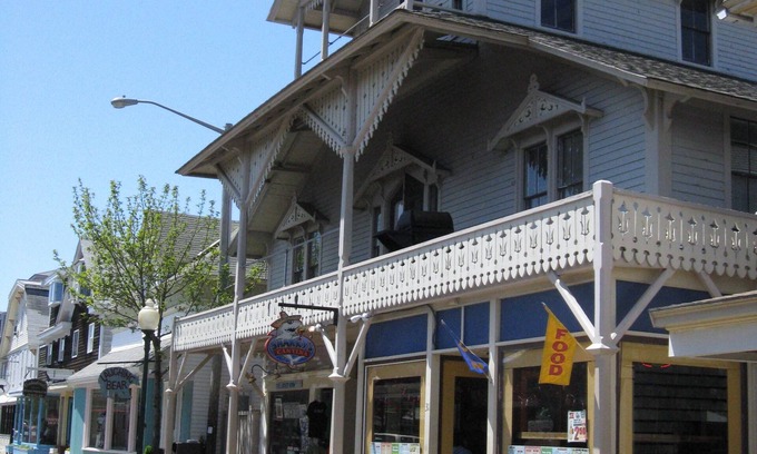 Circuit Avenue Apartment | In-Town Certified National Historic Oak Bluffs Property -