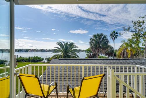 Indian Rocks Beach Apartment | Indian Rocks Beach Getaway with Balcony and Bay View!