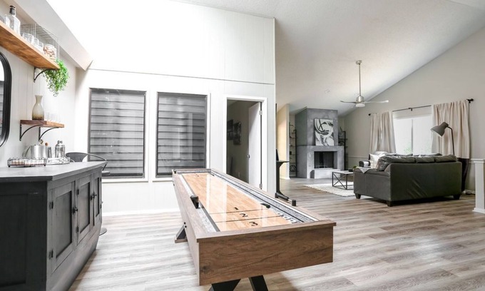 Raintree House | Industrial Chic South Lubbock 3/2