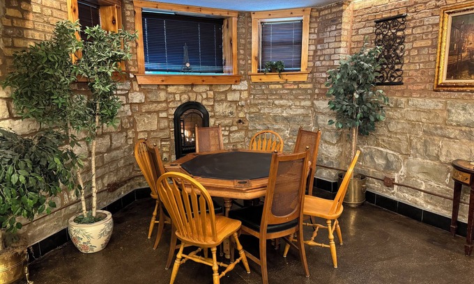 Lake View East House | Inspiring Stone Grotto Sleeps 10-20 & Free Parking
