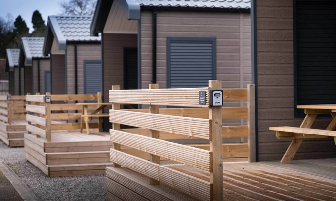South Galson Cabin | Inverness Lodge-Sleeps 4-Mezzanine Level-Parking